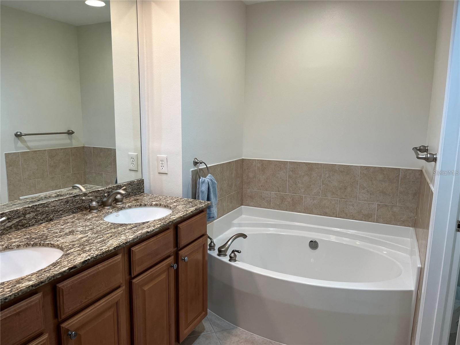 Image 18 of 39 For 303 3rd Avenue W 301