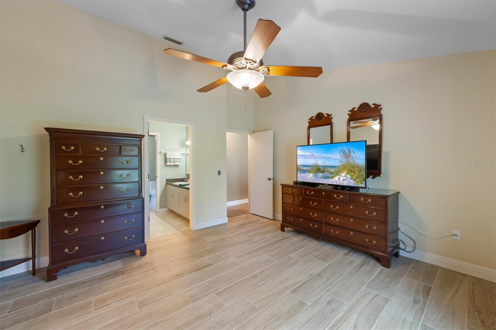Image 14 of 25 For 8903 71st Avenue E
