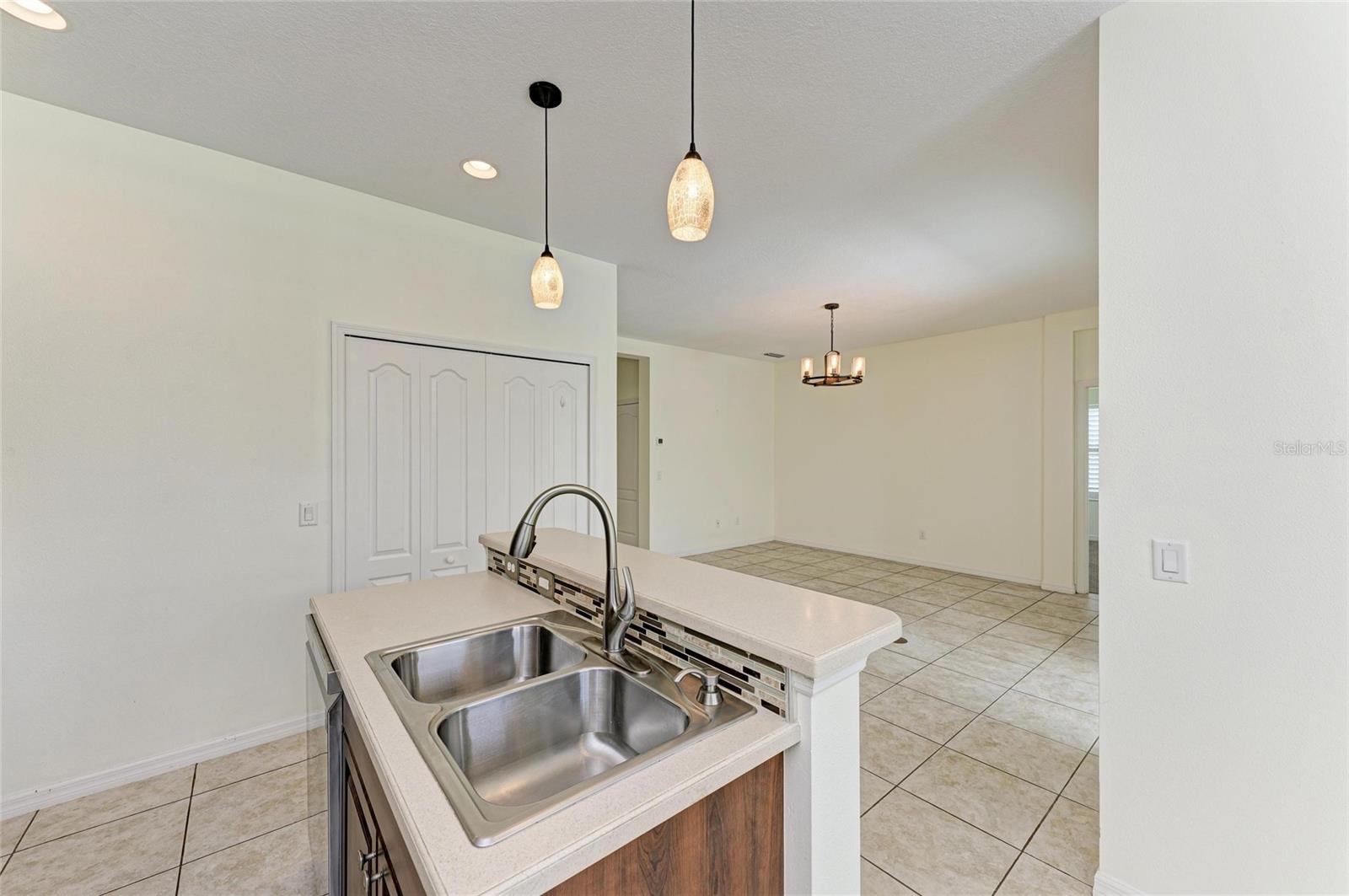 Image 10 of 47 For 1631 White Breeze Cove