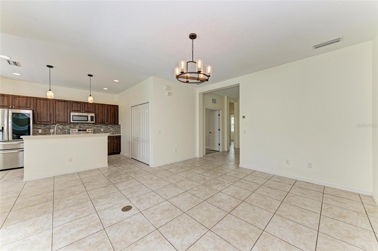Image 4 of 47 For 1631 White Breeze Cove