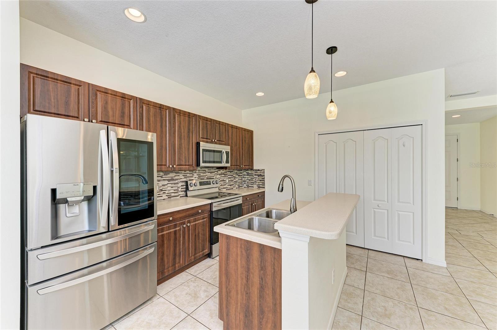 Image 8 of 47 For 1631 White Breeze Cove