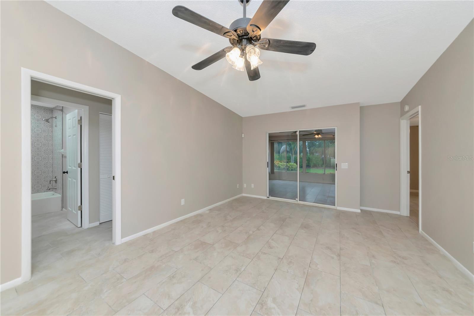 Image 13 of 41 For 5714 Garden Lakes Drive