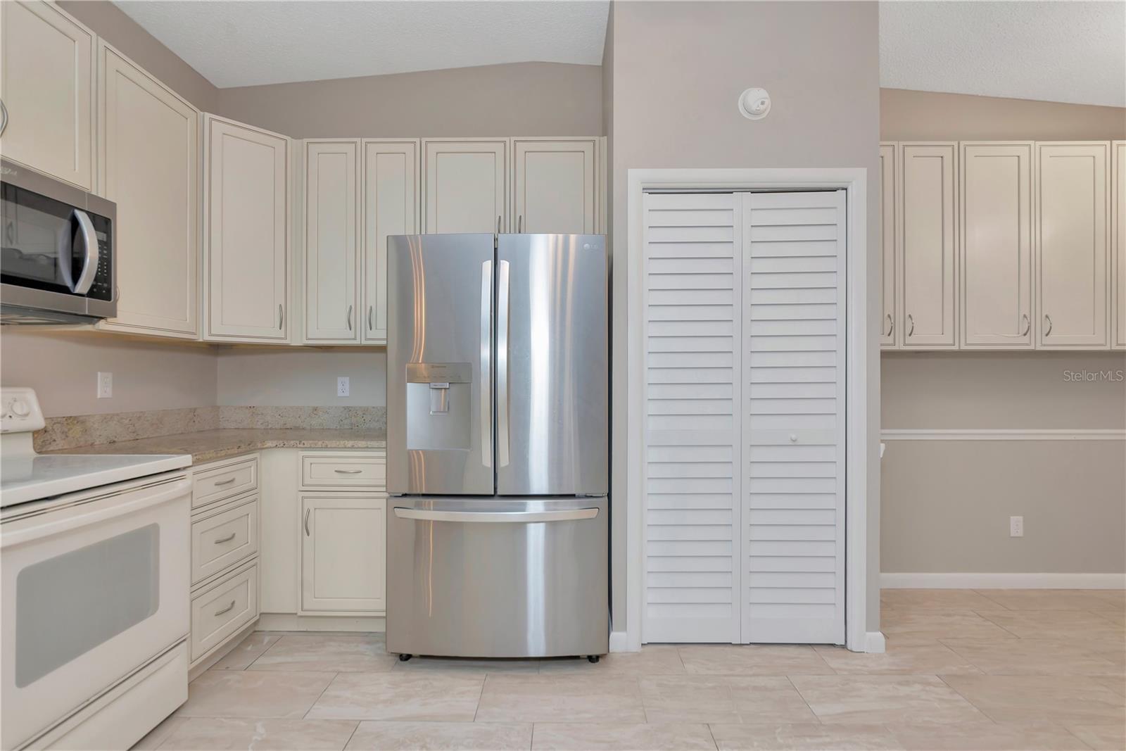 Image 18 of 41 For 5714 Garden Lakes Drive