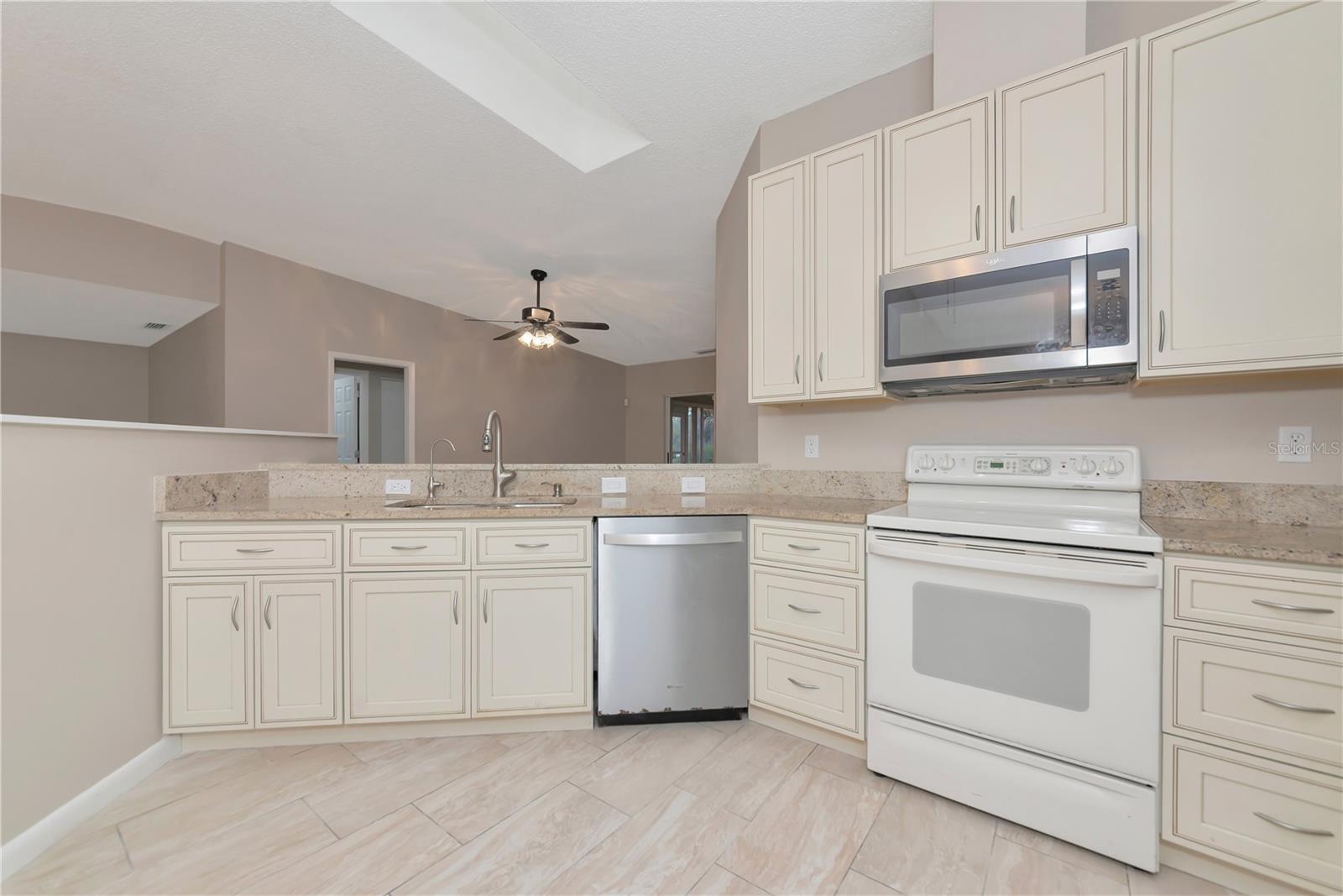Image 19 of 41 For 5714 Garden Lakes Drive