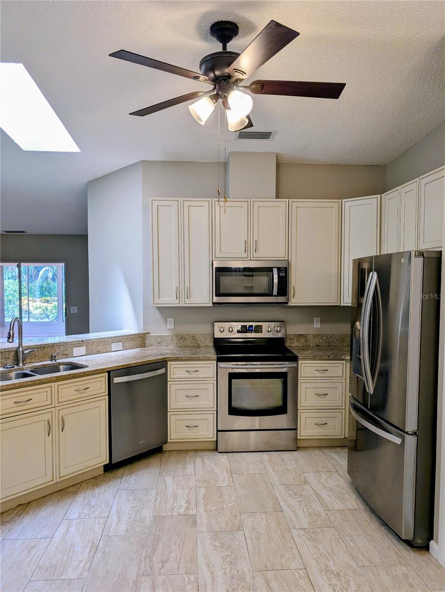 Image 20 of 41 For 5714 Garden Lakes Drive