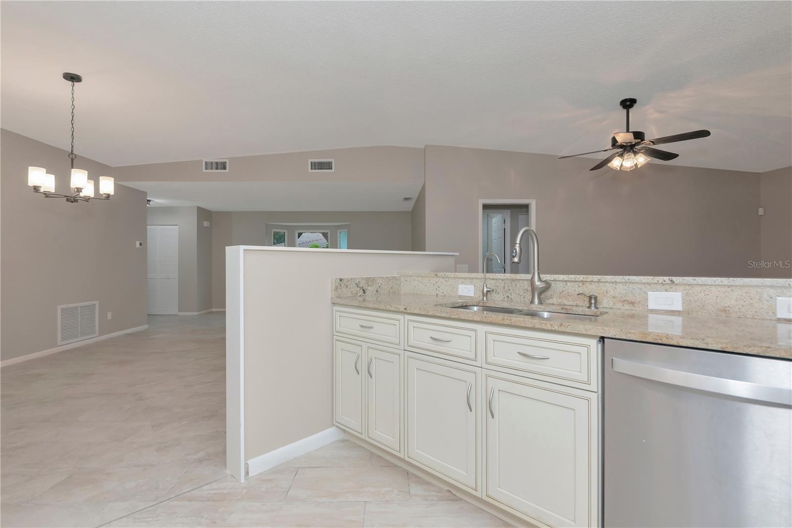 Image 21 of 41 For 5714 Garden Lakes Drive
