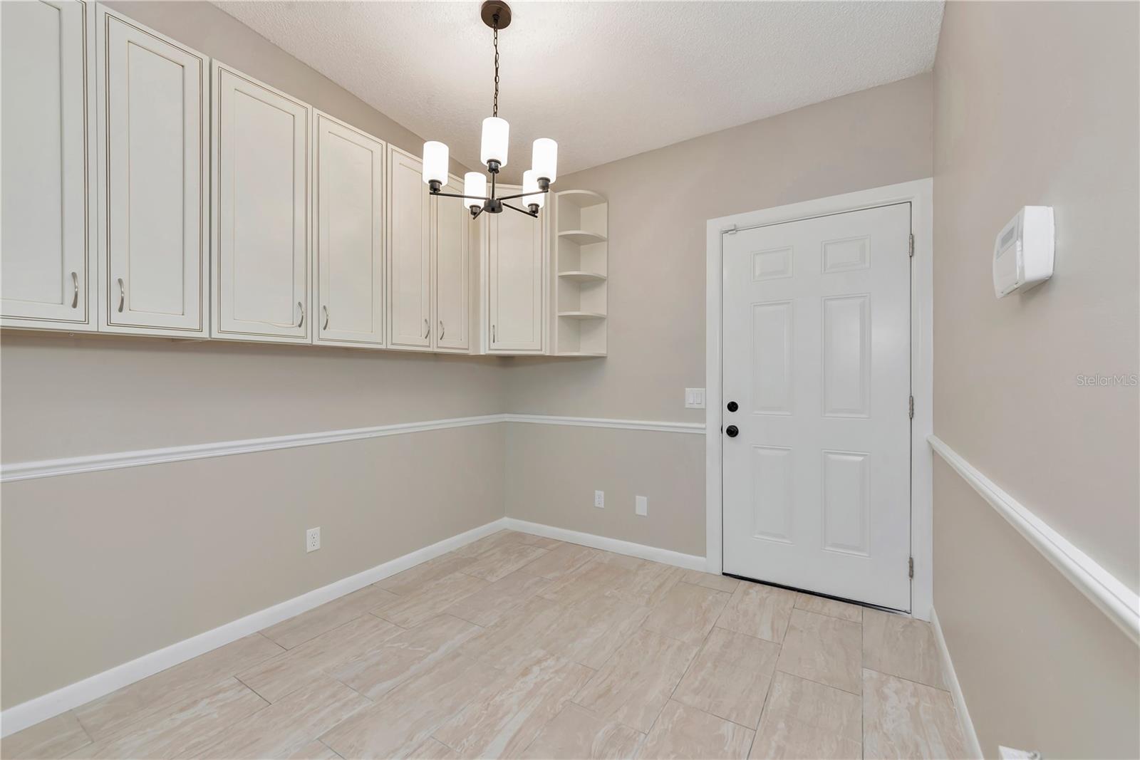 Image 22 of 41 For 5714 Garden Lakes Drive