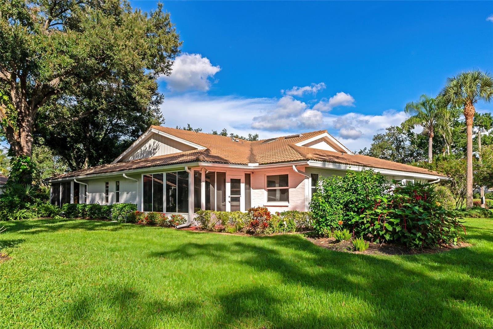 Image 5 of 41 For 5714 Garden Lakes Drive