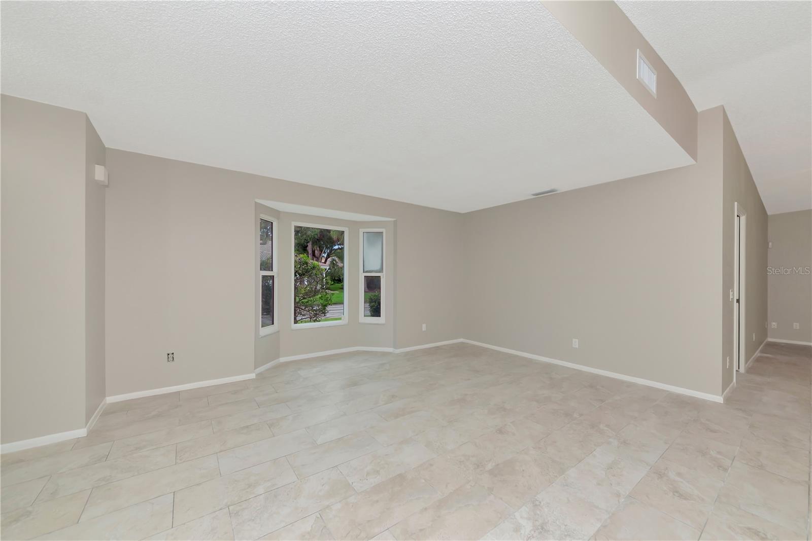 Image 9 of 41 For 5714 Garden Lakes Drive