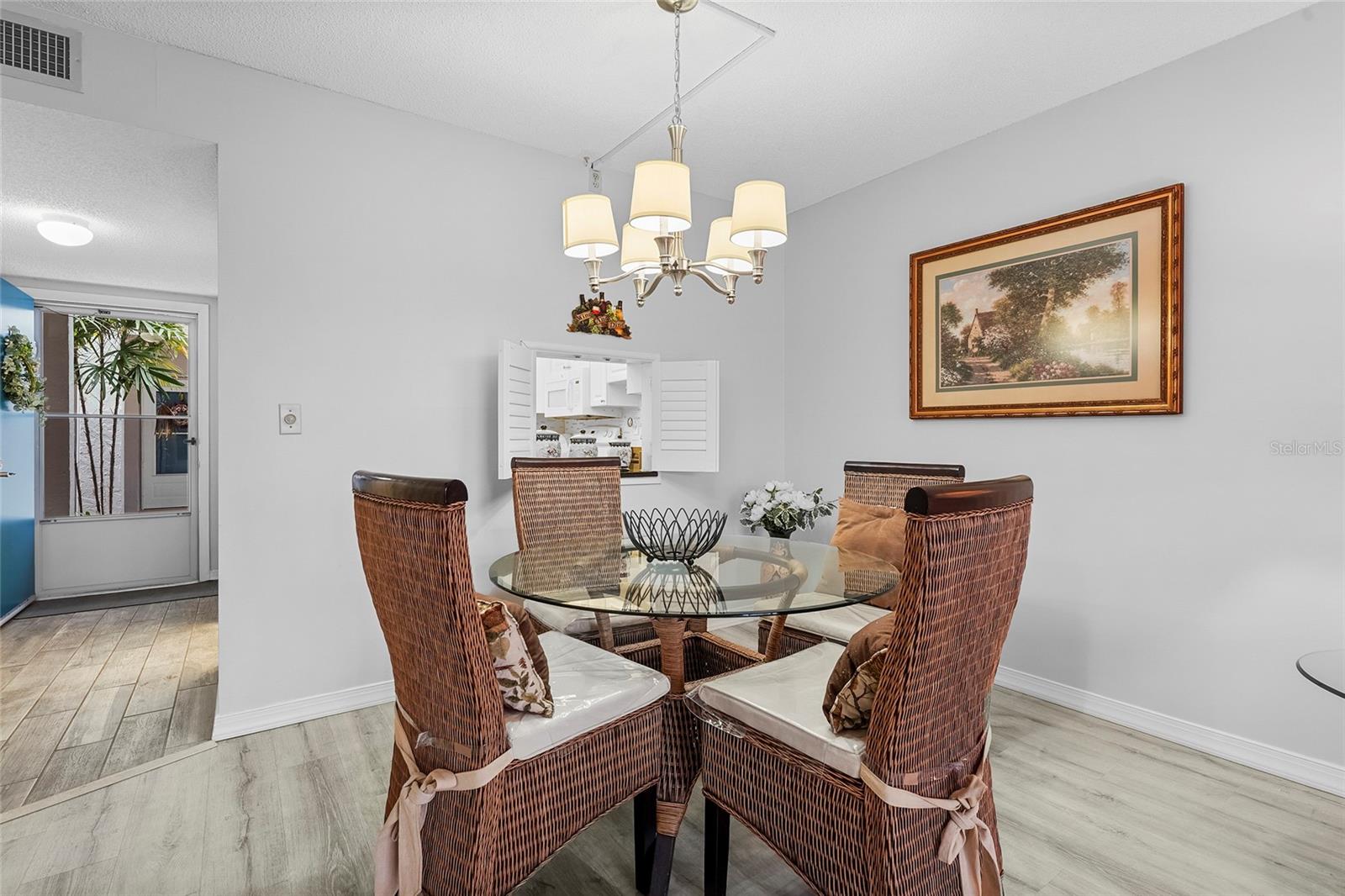 Image 13 of 49 For 1540 Glen Oaks Drive E B134