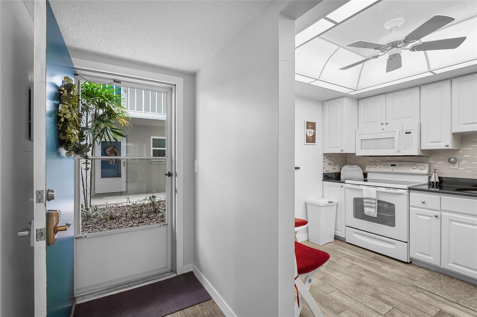 Image 14 of 49 For 1540 Glen Oaks Drive E B134