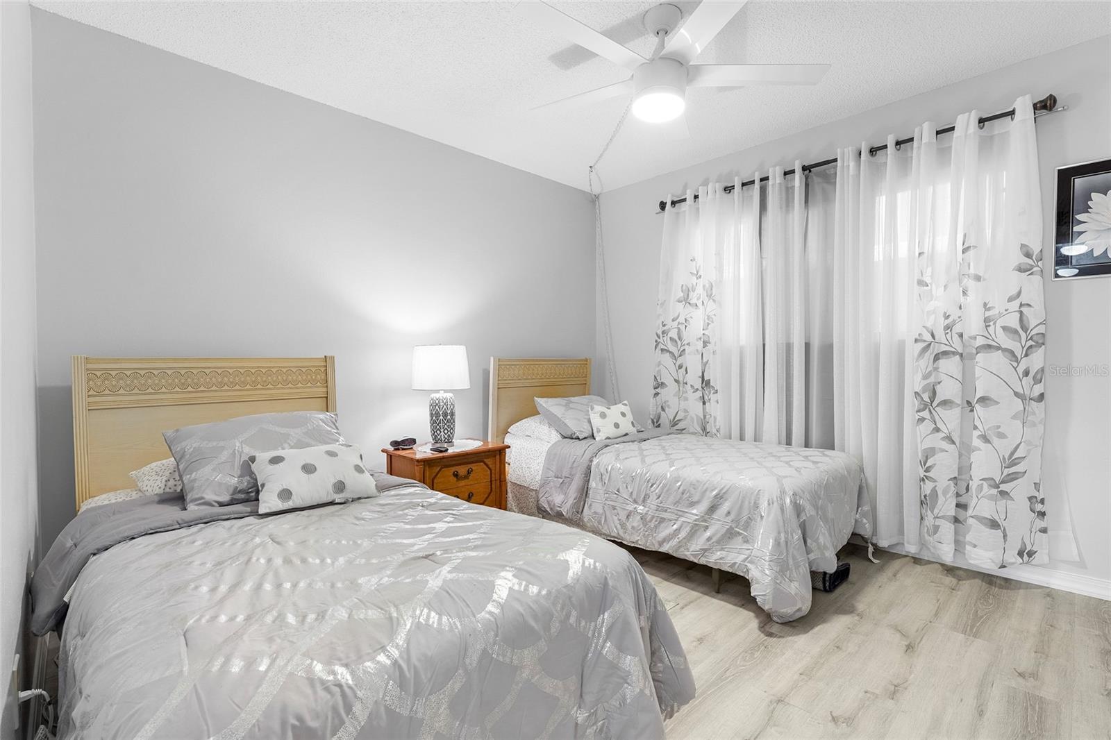 Image 19 of 49 For 1540 Glen Oaks Drive E B134
