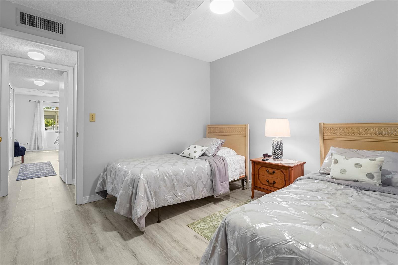 Image 20 of 49 For 1540 Glen Oaks Drive E B134