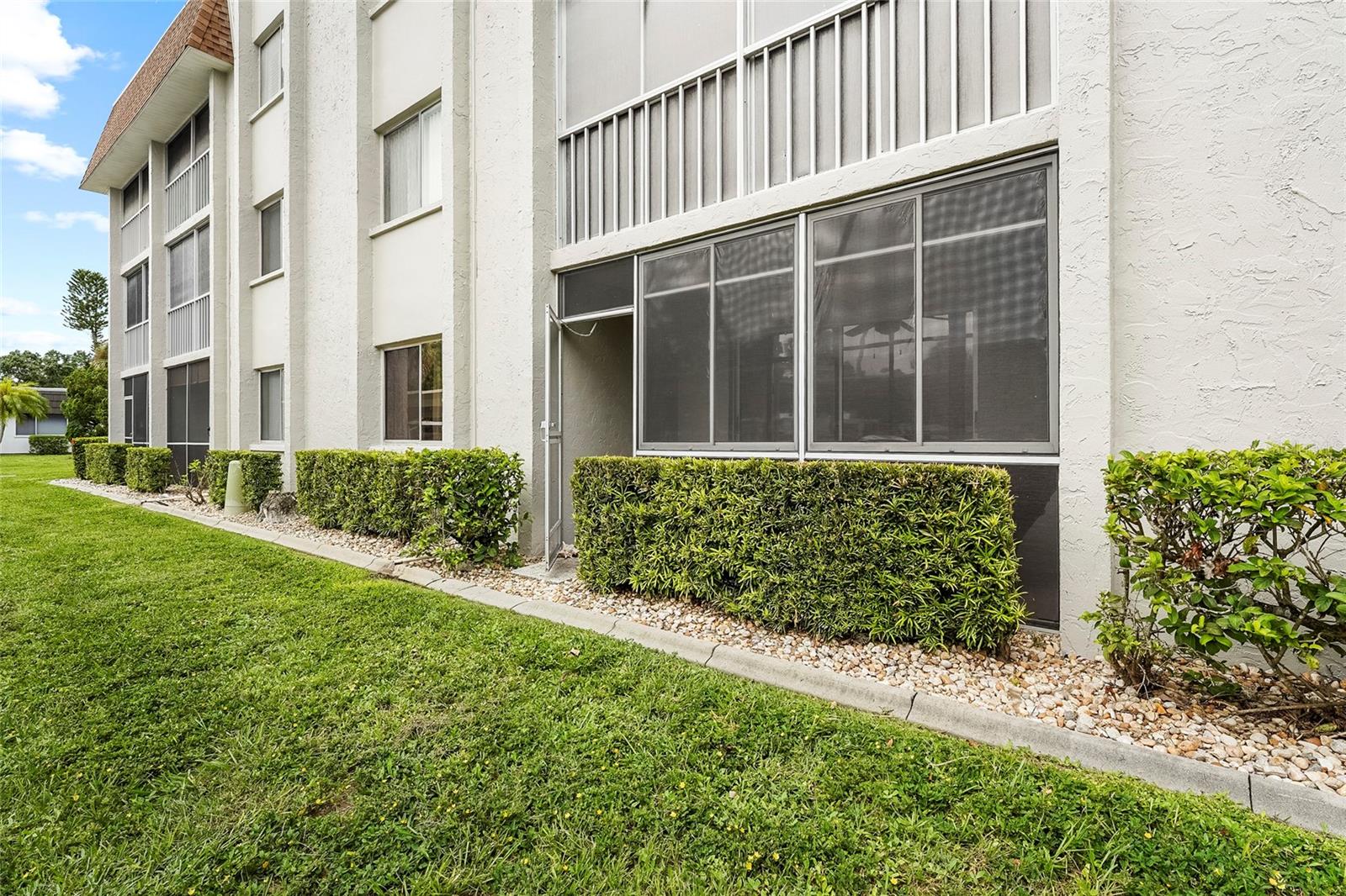 Image 23 of 49 For 1540 Glen Oaks Drive E B134