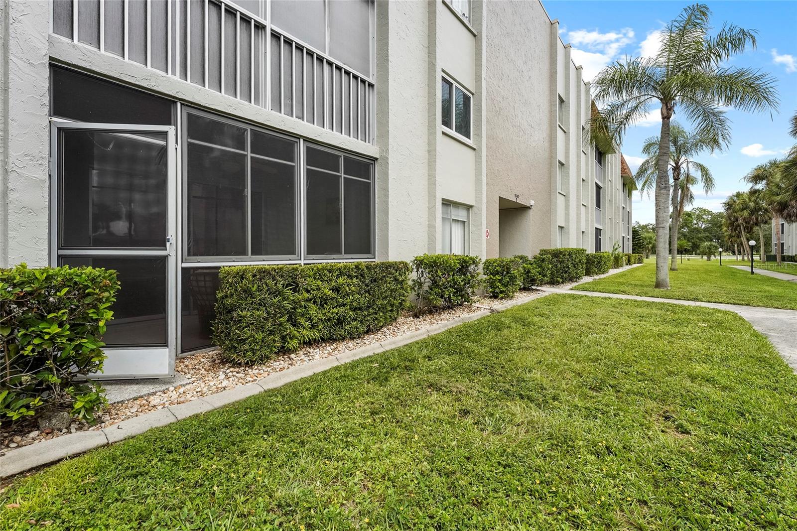 Image 24 of 49 For 1540 Glen Oaks Drive E B134