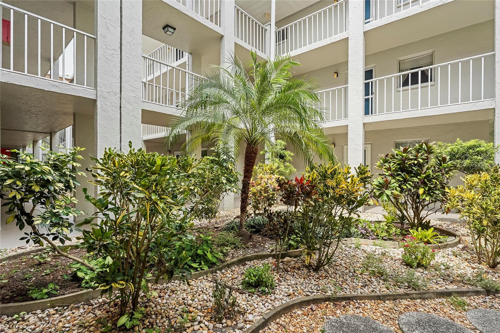 Image 25 of 49 For 1540 Glen Oaks Drive E B134