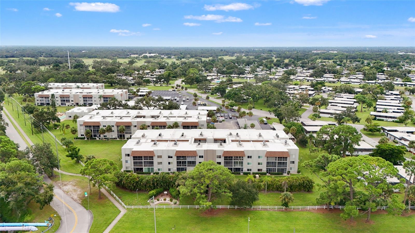 Image 31 of 49 For 1540 Glen Oaks Drive E B134