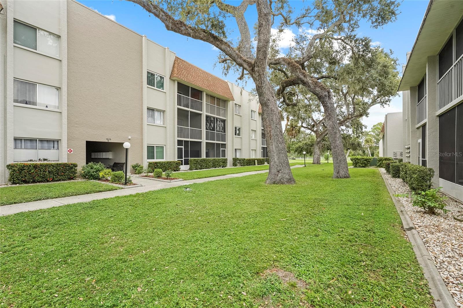 Image 35 of 49 For 1540 Glen Oaks Drive E B134