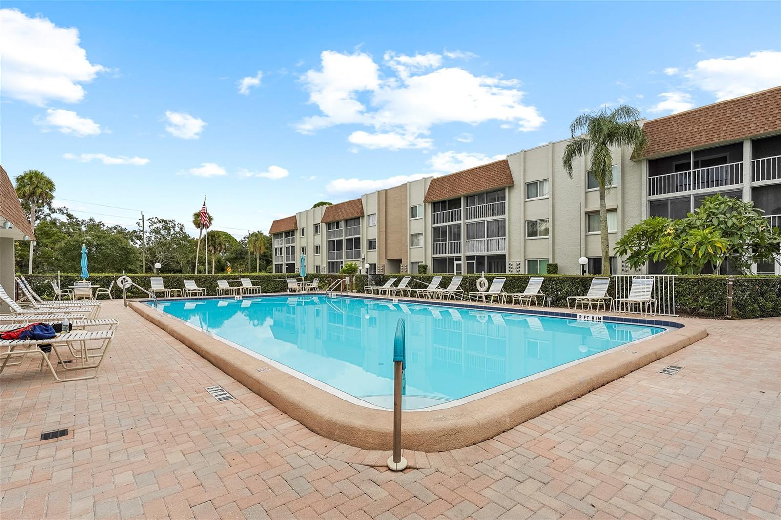 Image 36 of 49 For 1540 Glen Oaks Drive E B134