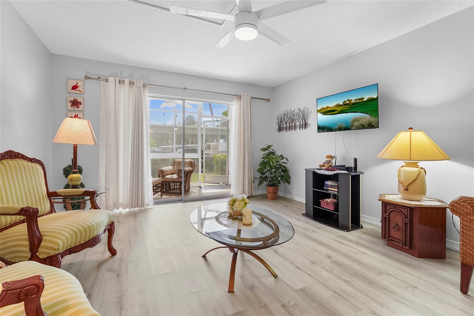 Image 4 of 49 For 1540 Glen Oaks Drive E B134
