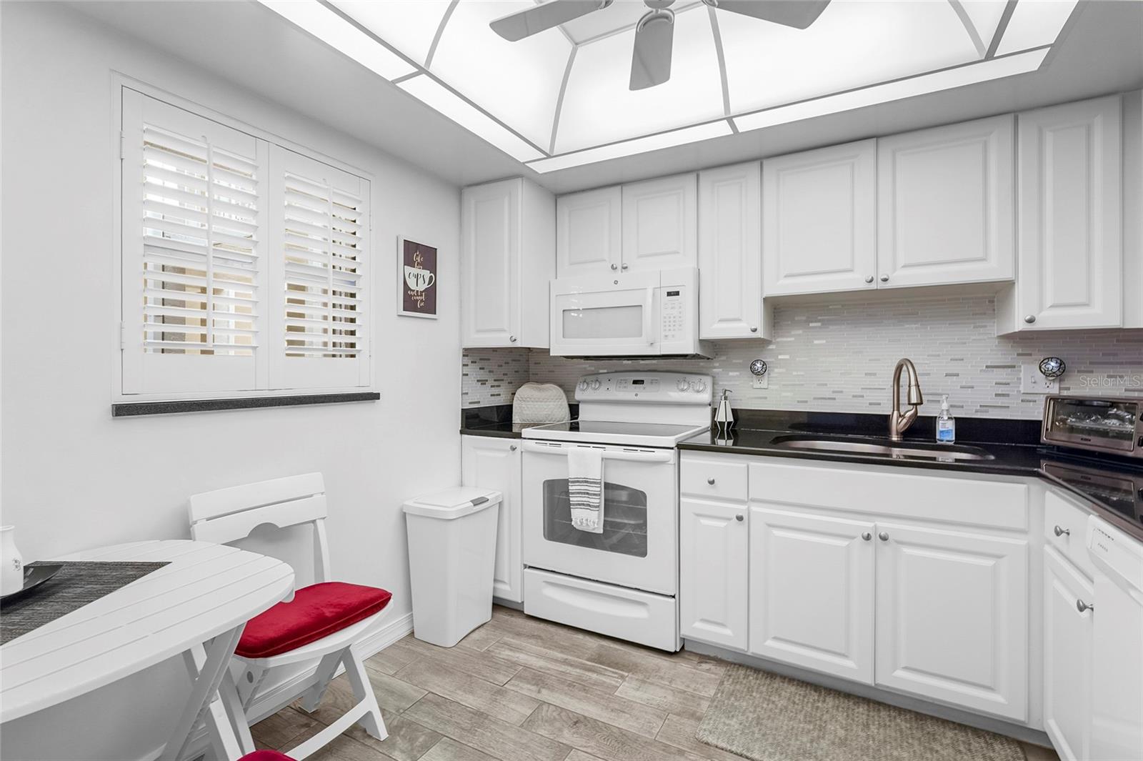 Image 5 of 49 For 1540 Glen Oaks Drive E B134