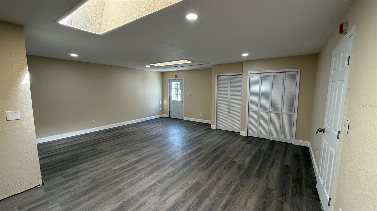Image 86 of 96 For 3620 Tampa Circle