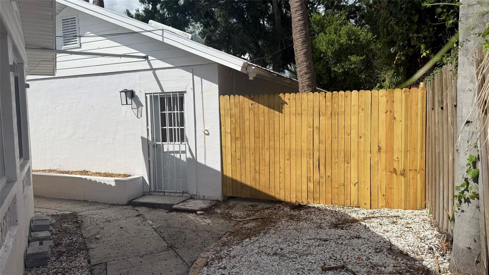 Image 91 of 96 For 3620 Tampa Circle