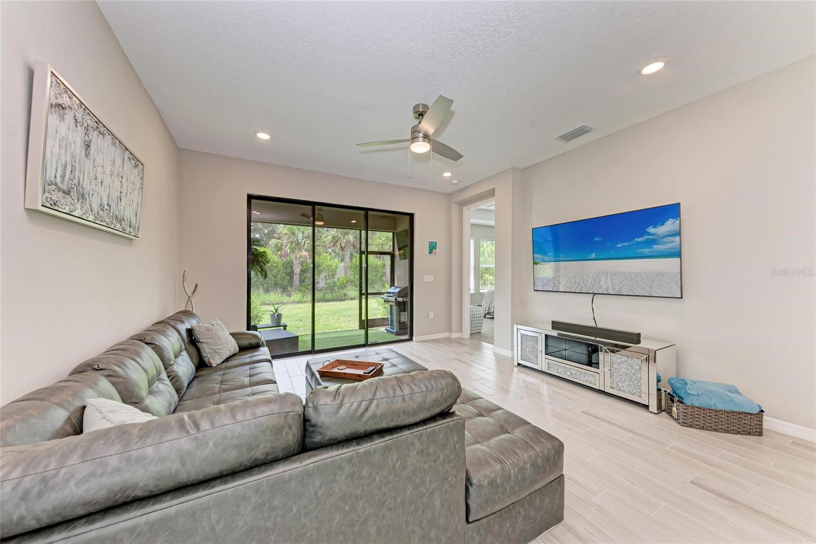 Image 7 of 50 For 15113 Shady Palms Lane