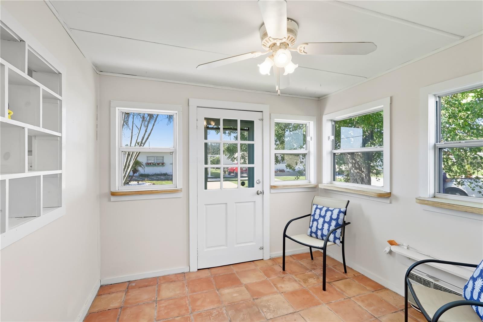 Image 4 of 20 For 111 48th Avenue Terrace W