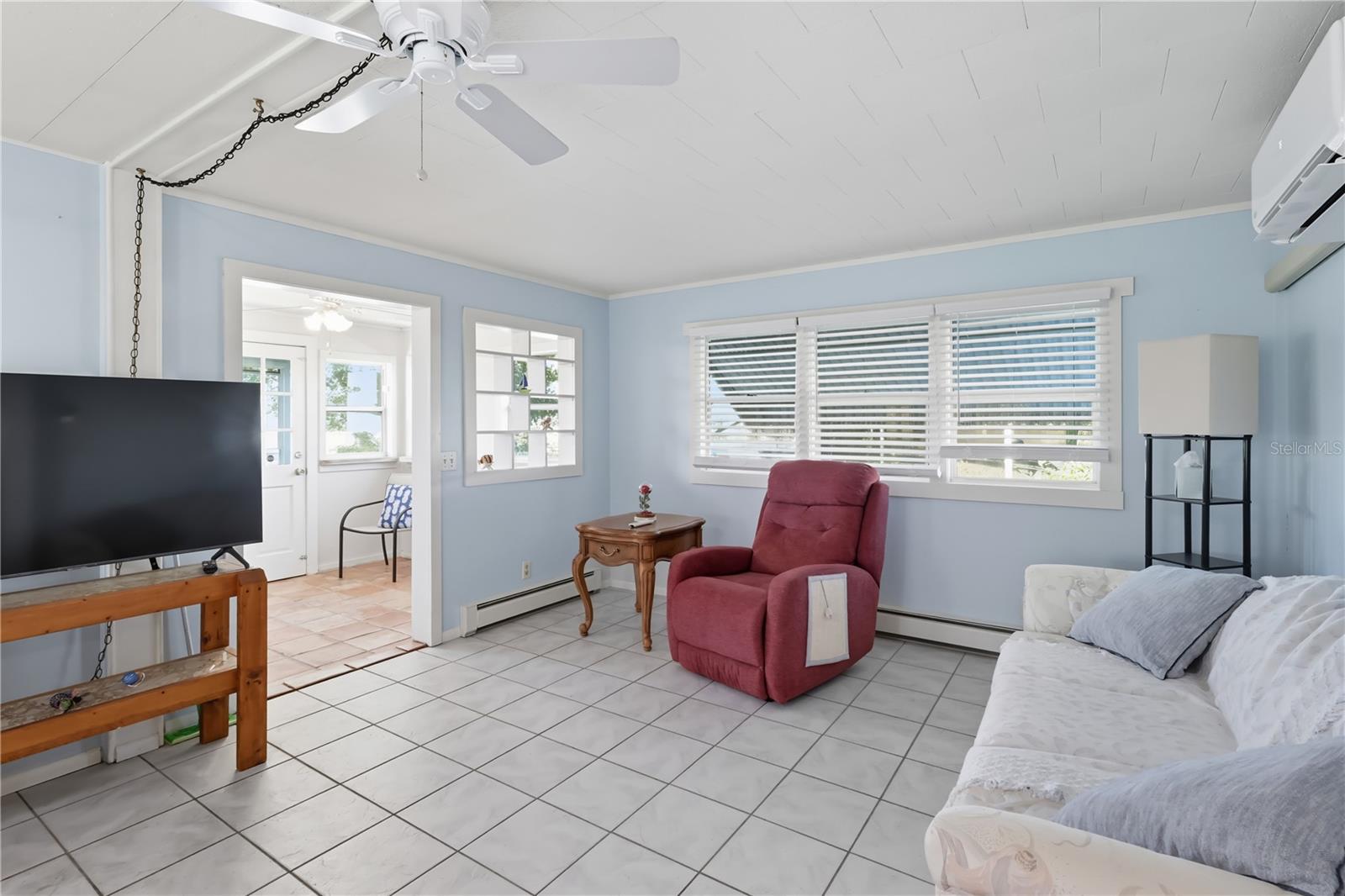 Image 7 of 20 For 111 48th Avenue Terrace W
