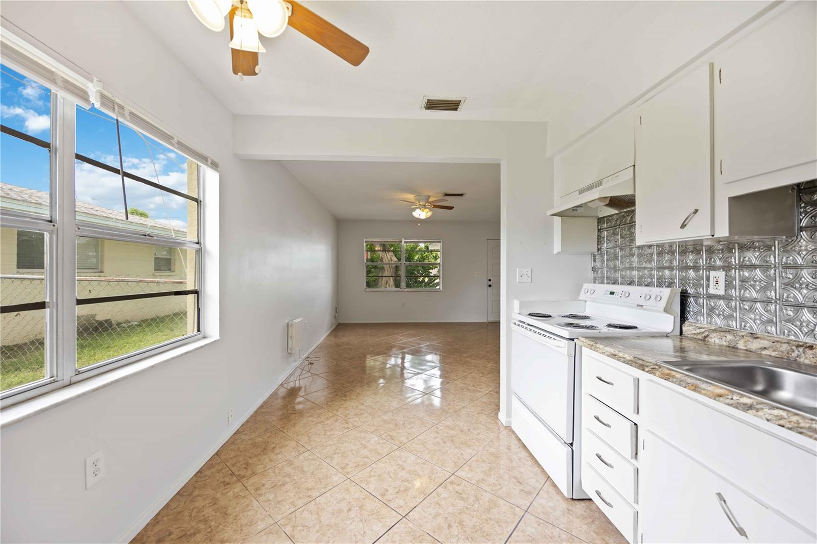 Image 6 of 33 For 4727 34th Street W