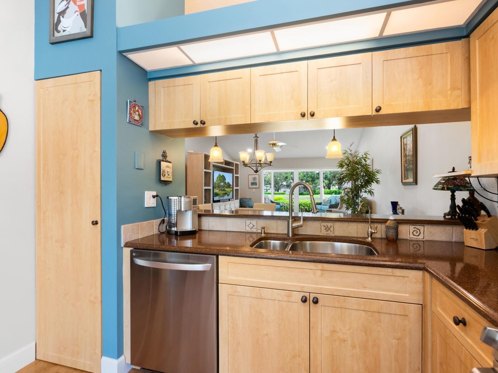 Image 18 of 73 For 6103 Clubside Drive 6103