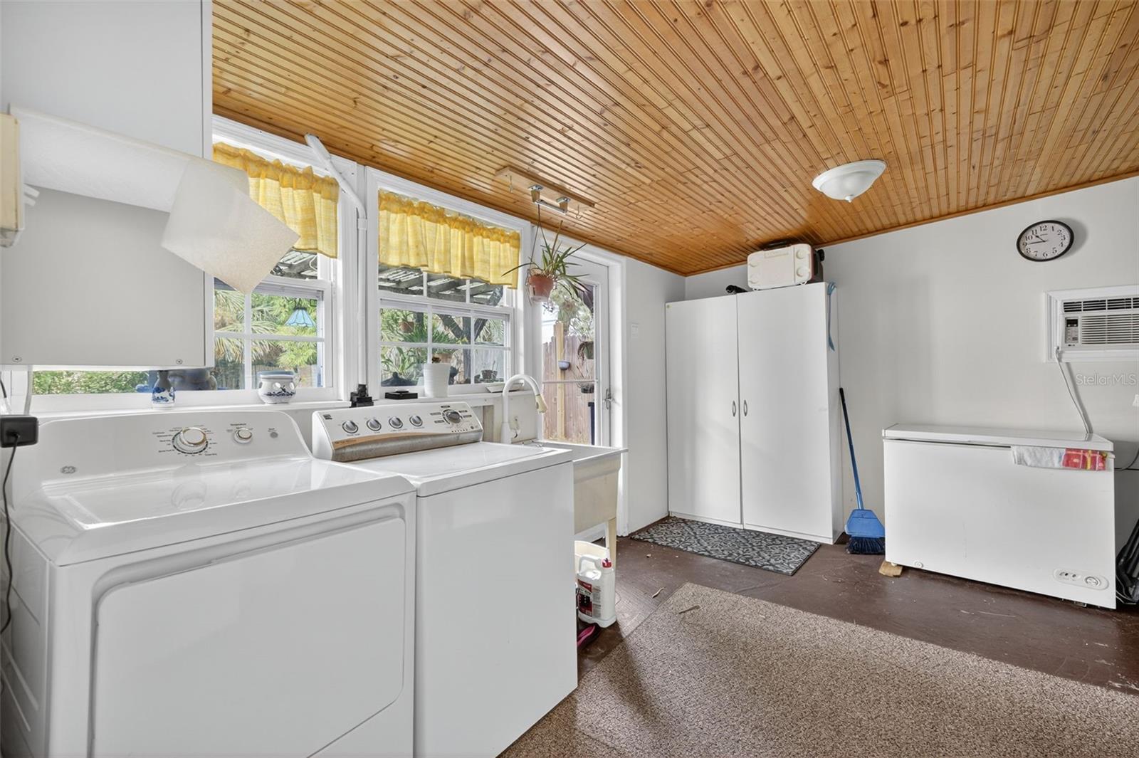 Image 21 of 25 For 332 Langsner Street