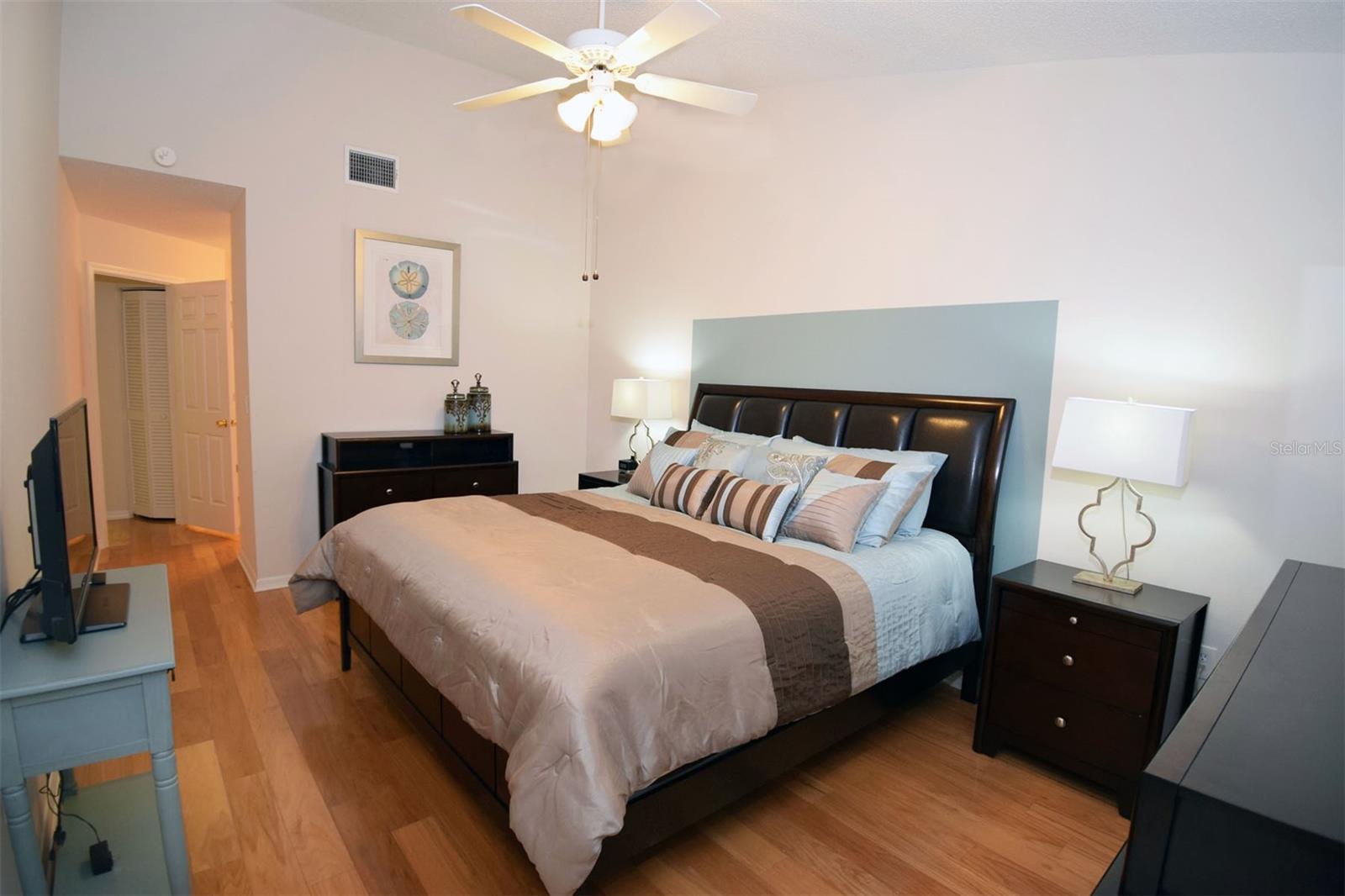 Image 18 of 31 For 231 Southampton Lane 277