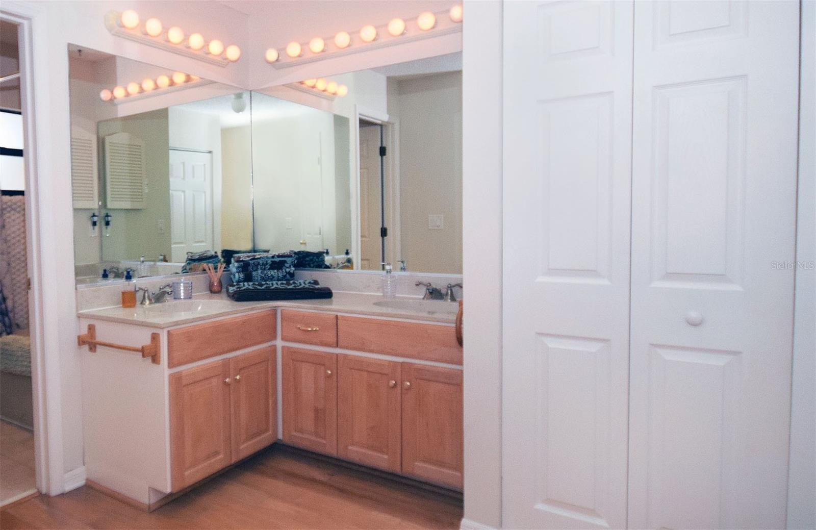 Image 19 of 31 For 231 Southampton Lane 277