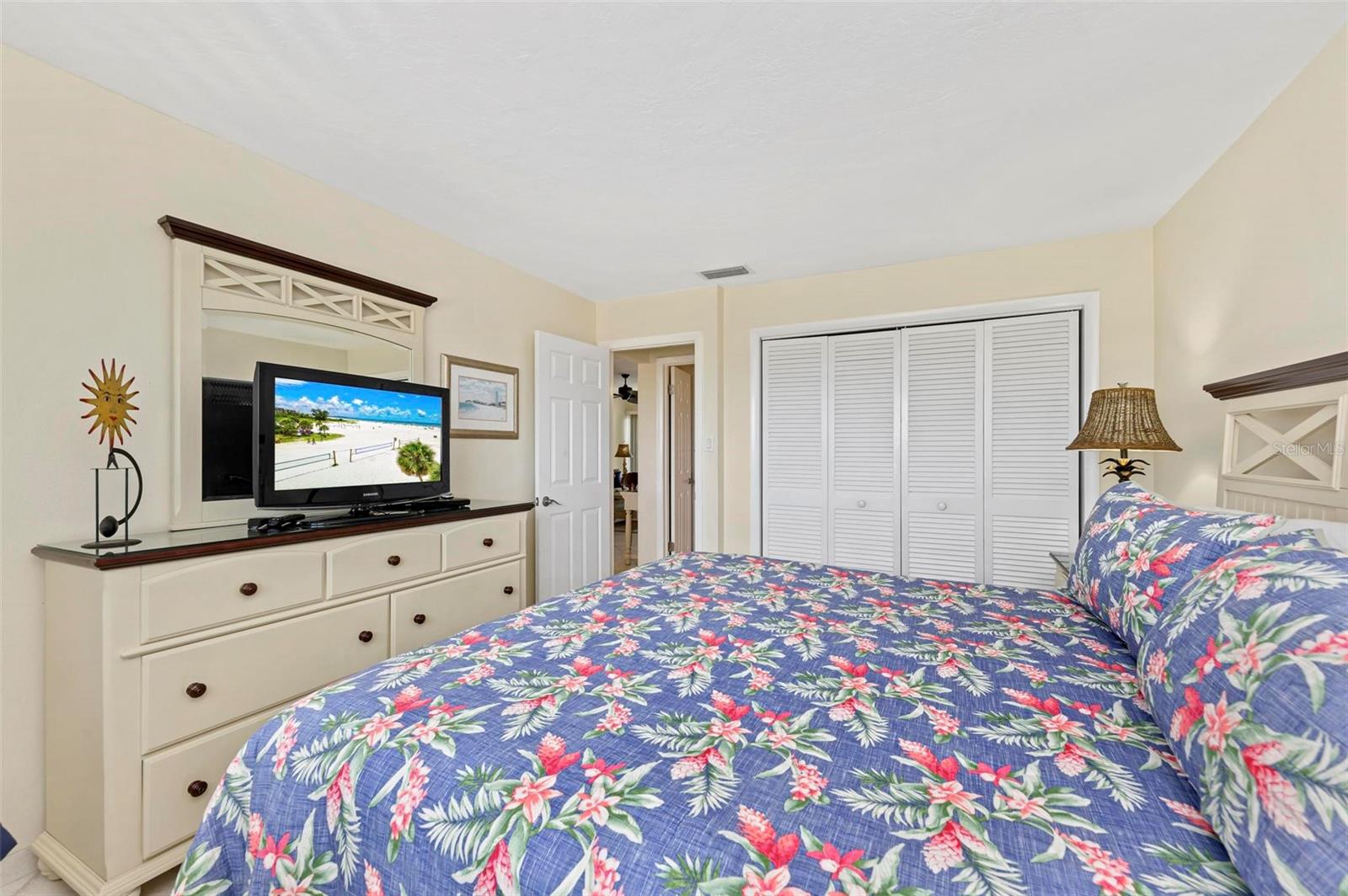 Image 25 of 99 For 797 Beach Road 509