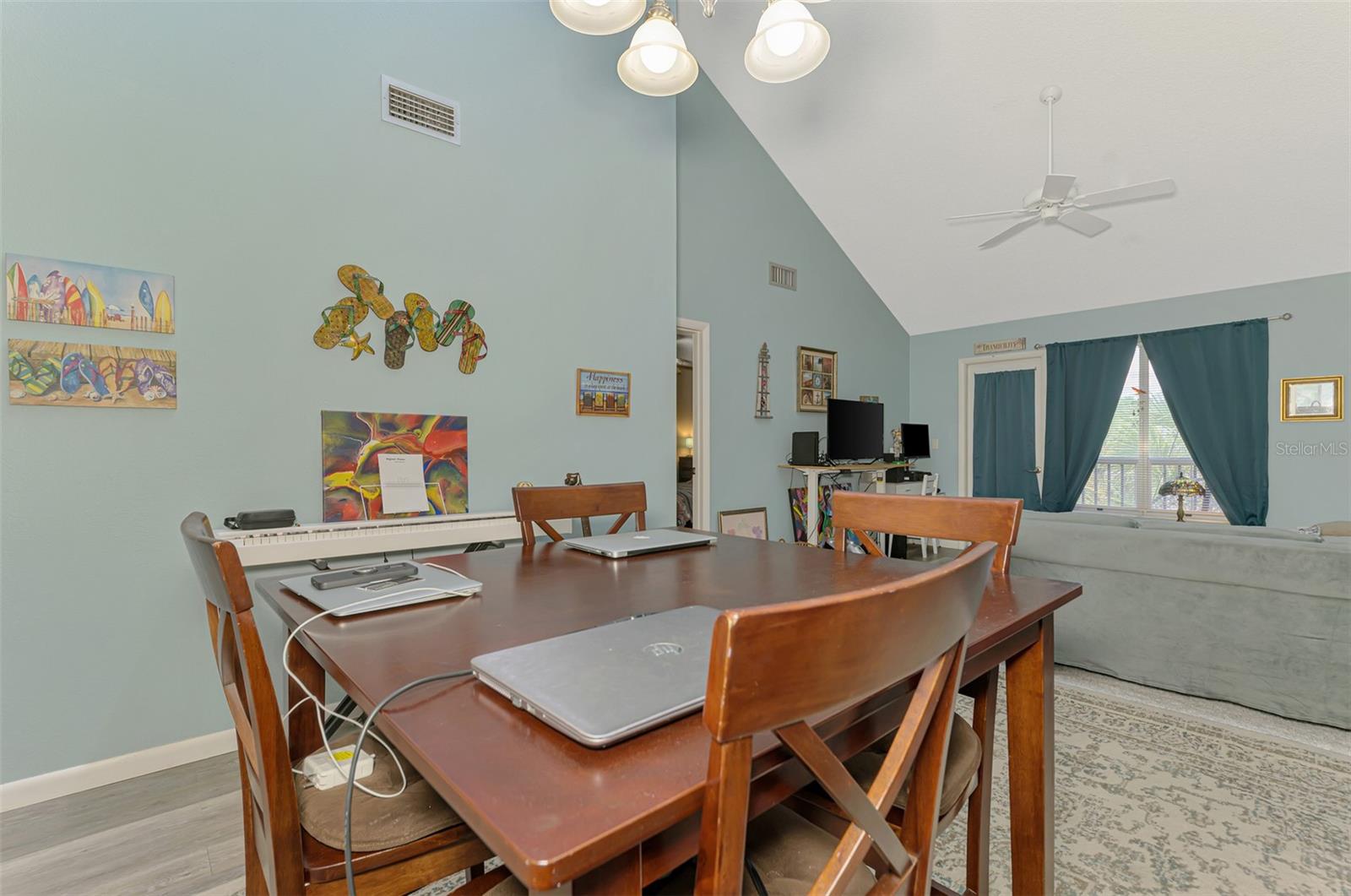 Image 16 of 47 For 255 Fenwick Drive 18