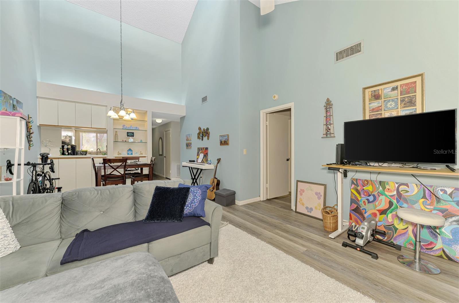Image 18 of 47 For 255 Fenwick Drive 18