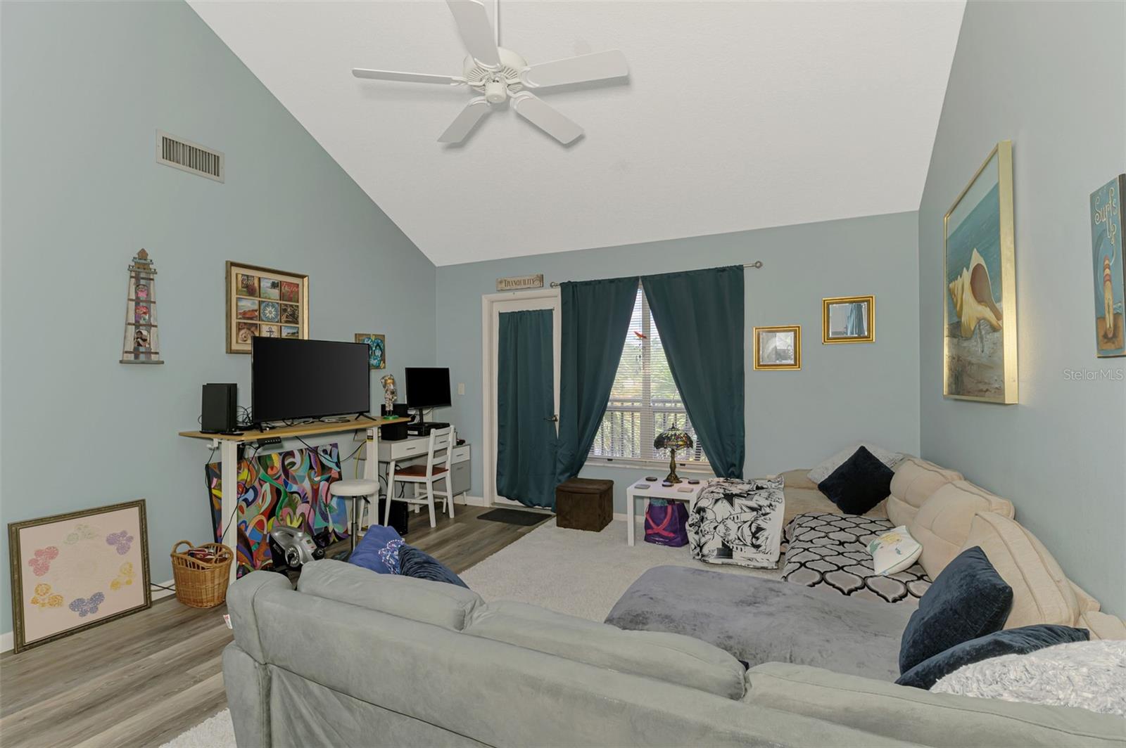 Image 20 of 47 For 255 Fenwick Drive 18