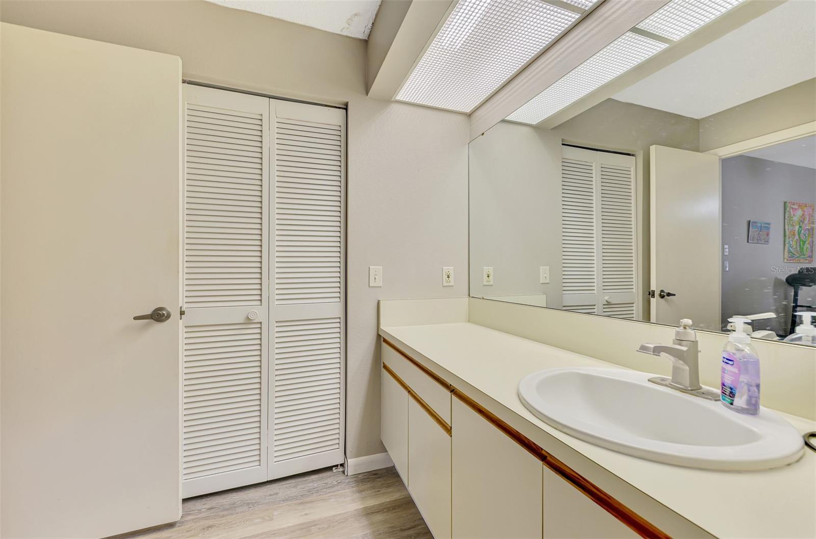 Image 30 of 47 For 255 Fenwick Drive 18