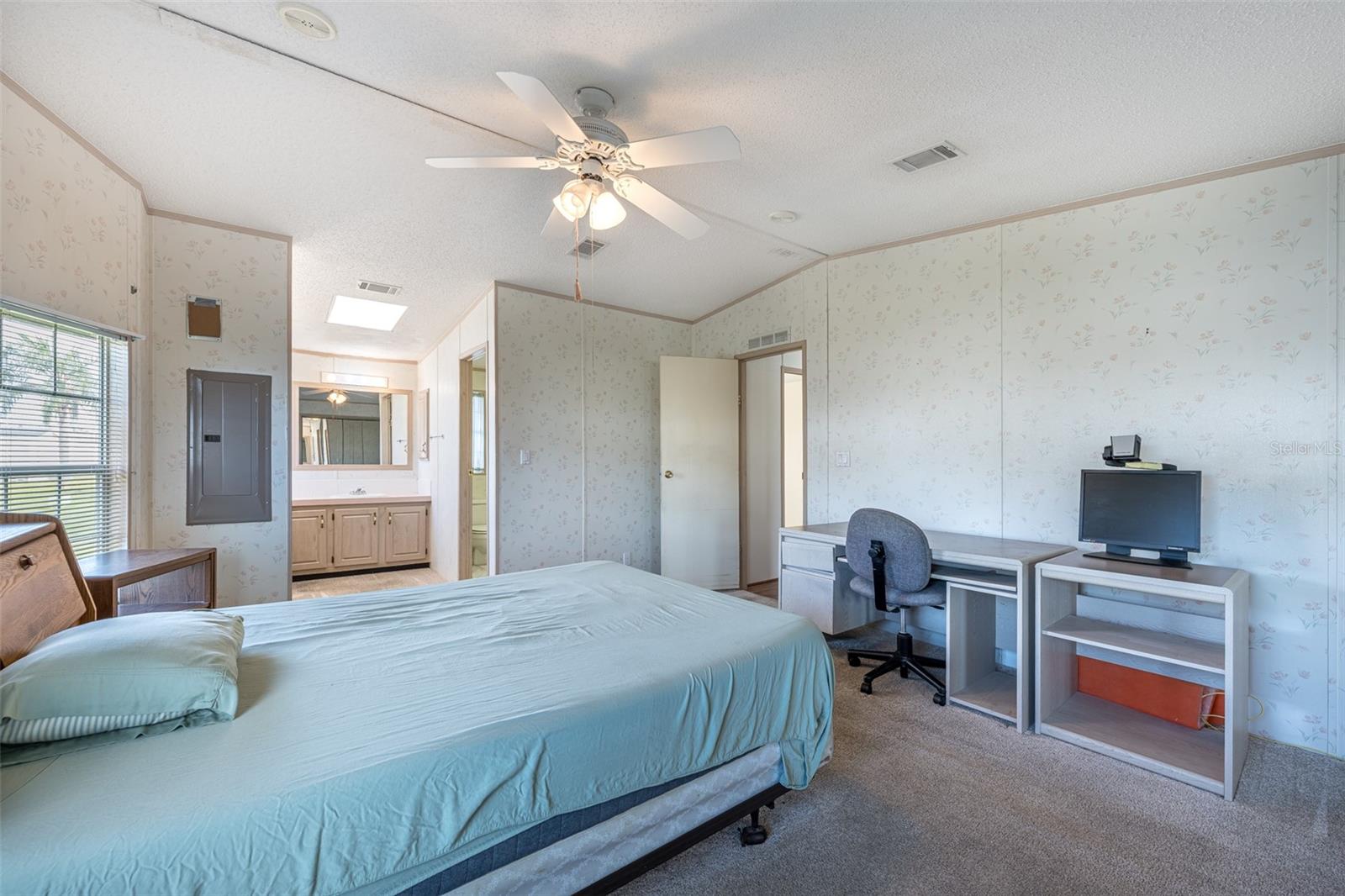 Image 16 of 43 For 5707 45th Street E 84