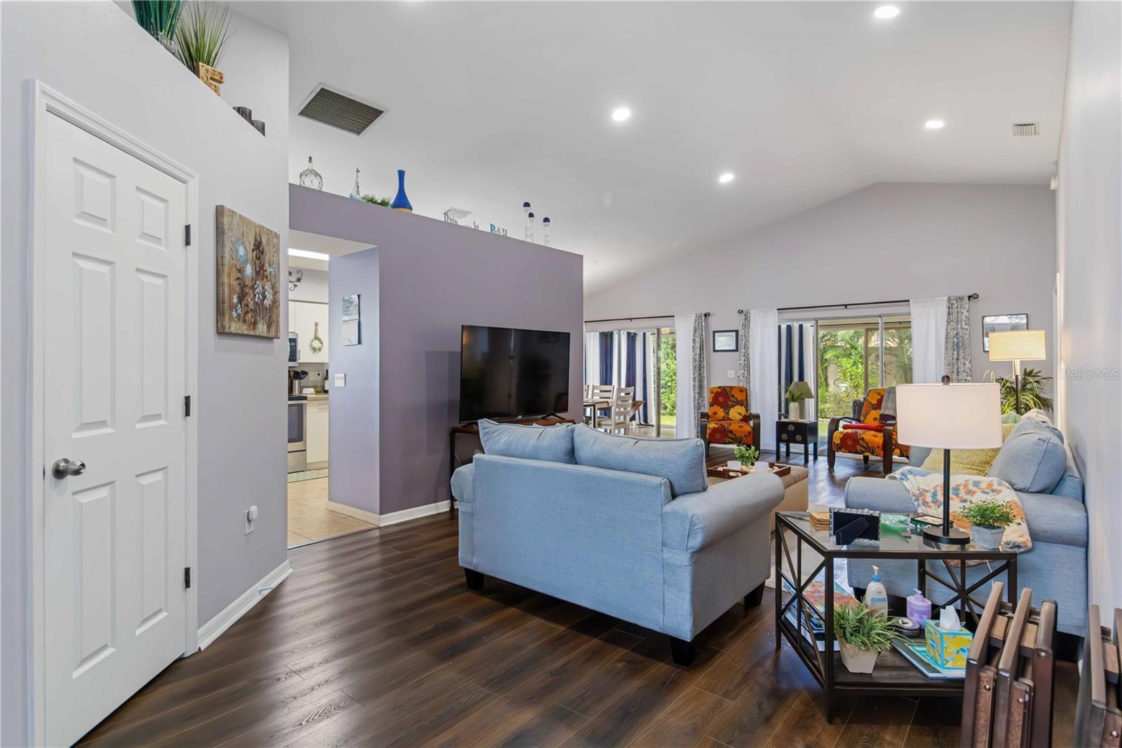 Image 7 of 56 For 5509 83rd Terrace E