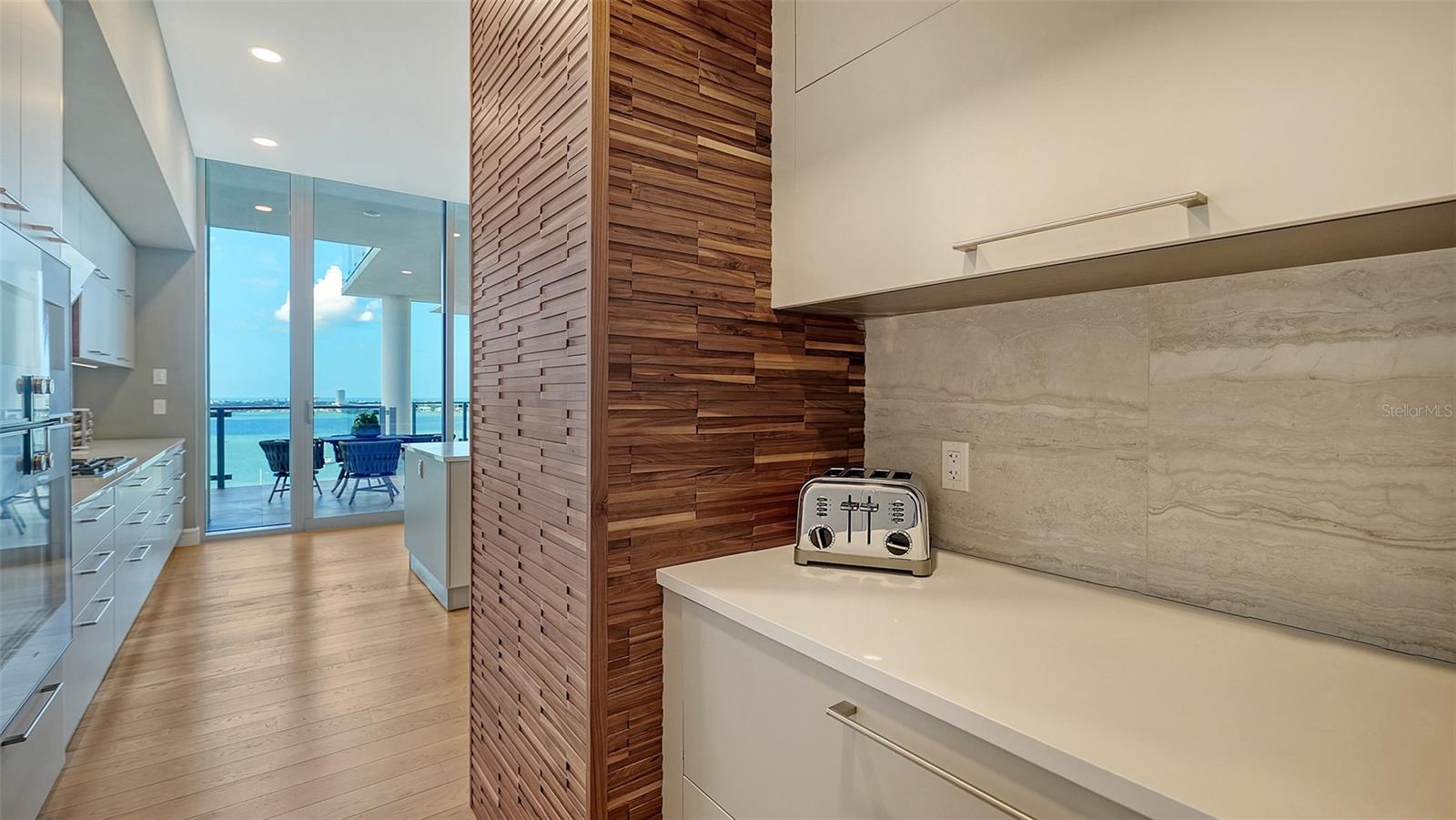 Image 12 of 42 For 605 Gulfstream Avenue 12