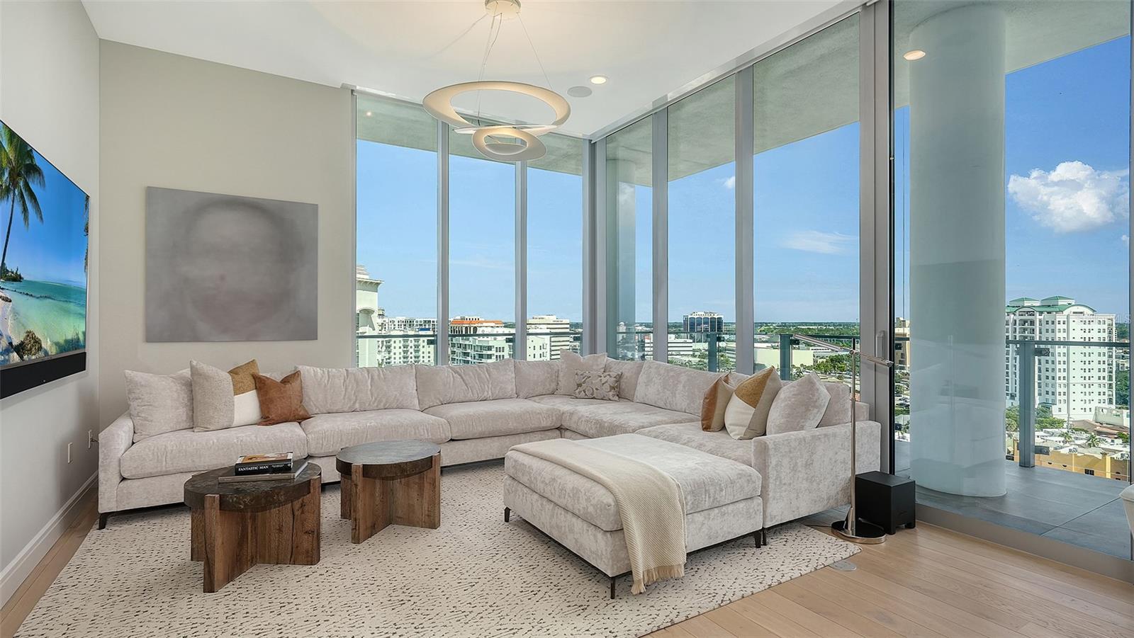 Image 30 of 42 For 605 Gulfstream Avenue 12