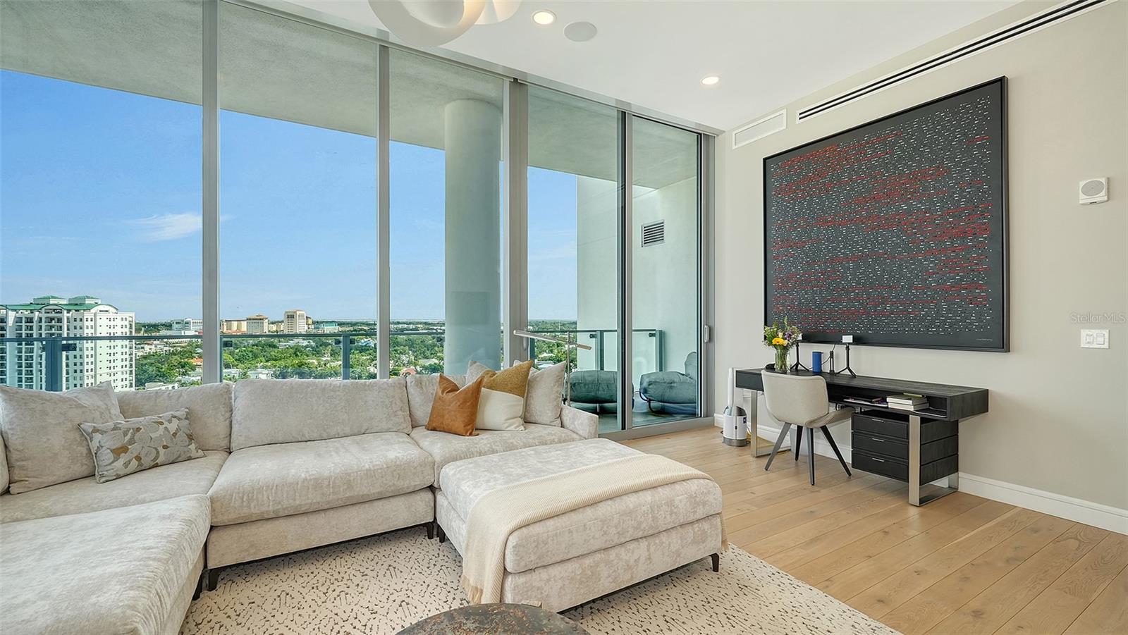 Image 31 of 42 For 605 Gulfstream Avenue 12