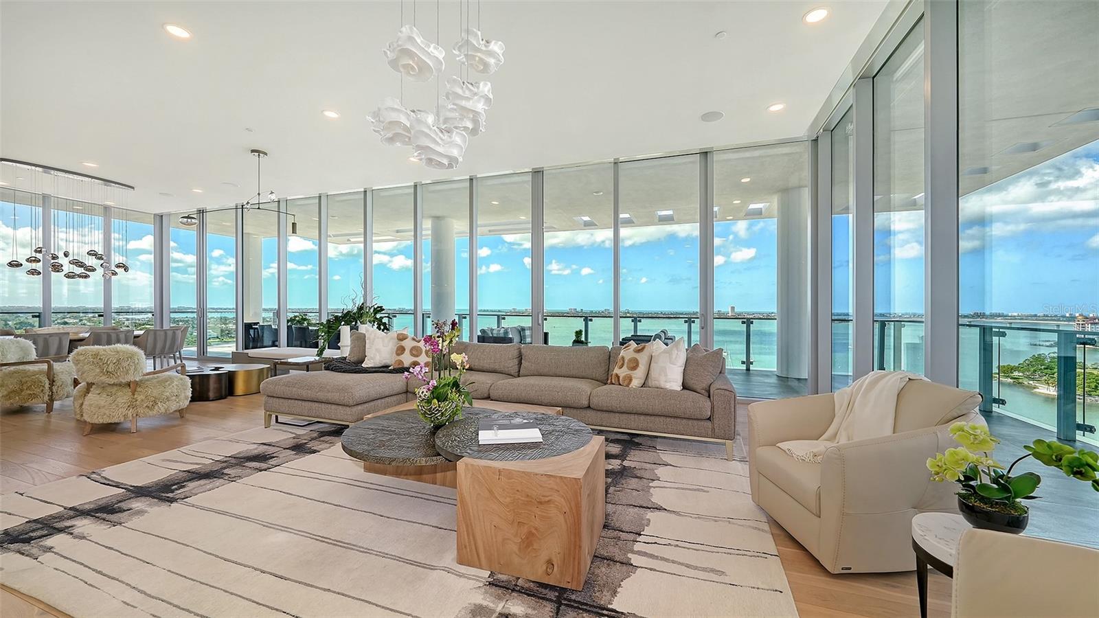 Image 4 of 42 For 605 Gulfstream Avenue 12