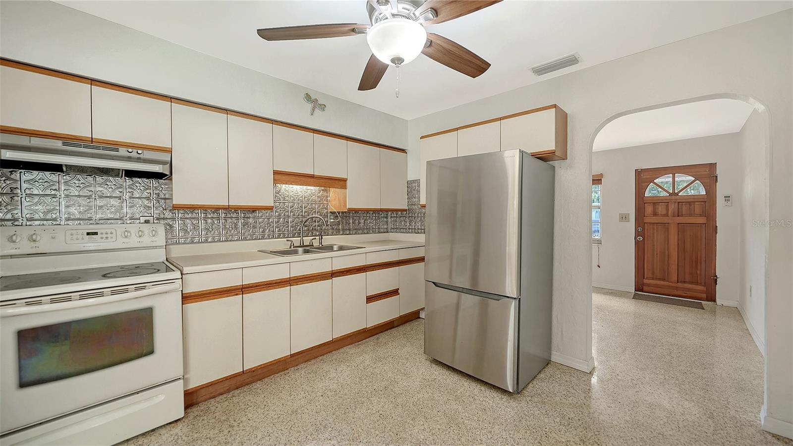 Image 10 of 34 For 2127 Vinson Avenue