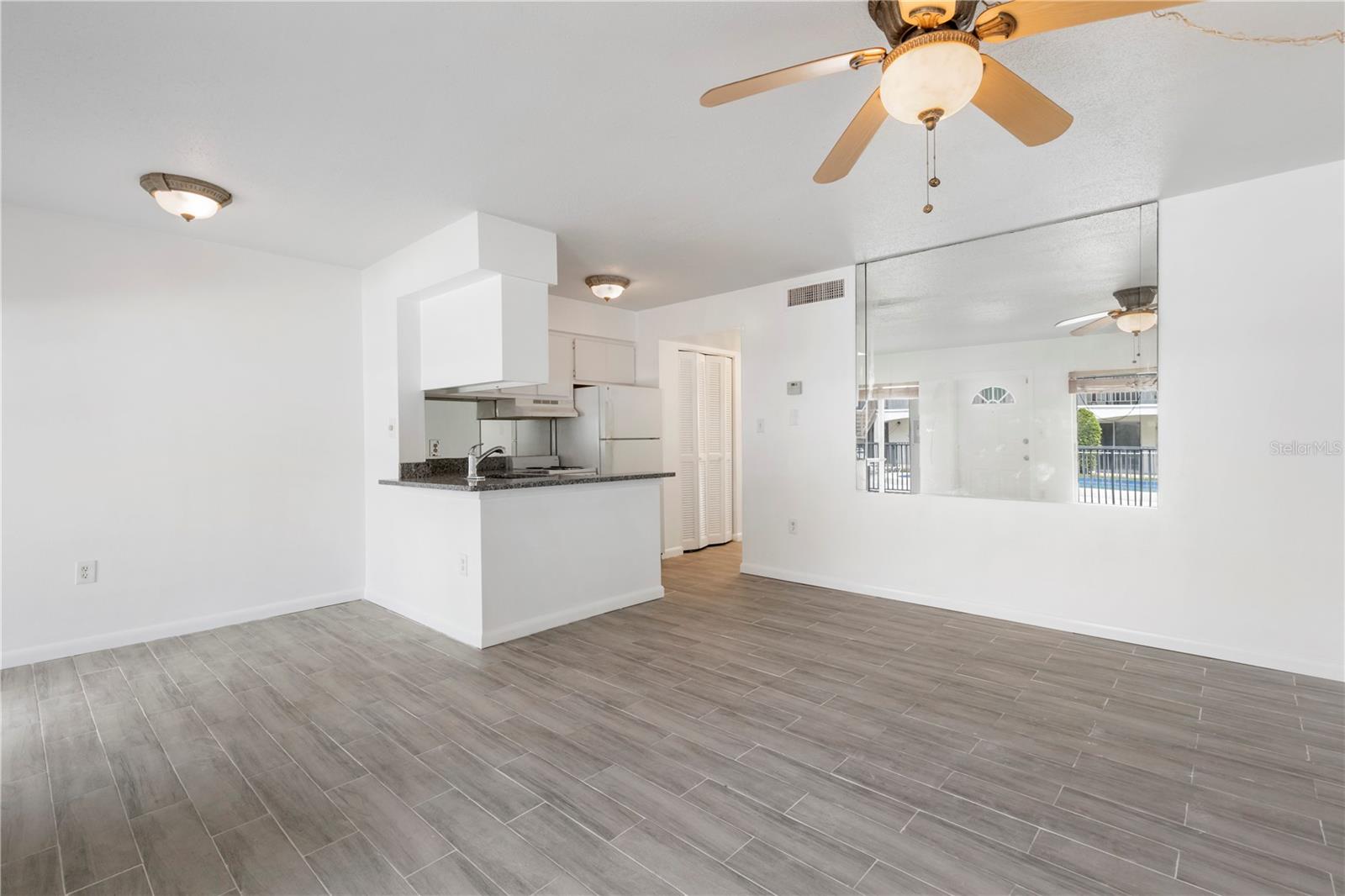 Image 4 of 16 For 4035 School Avenue C3