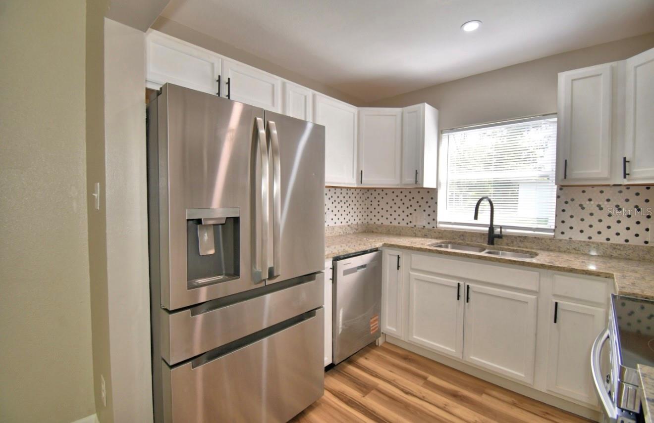 Image 11 of 22 For 930 Lakeview Avenue