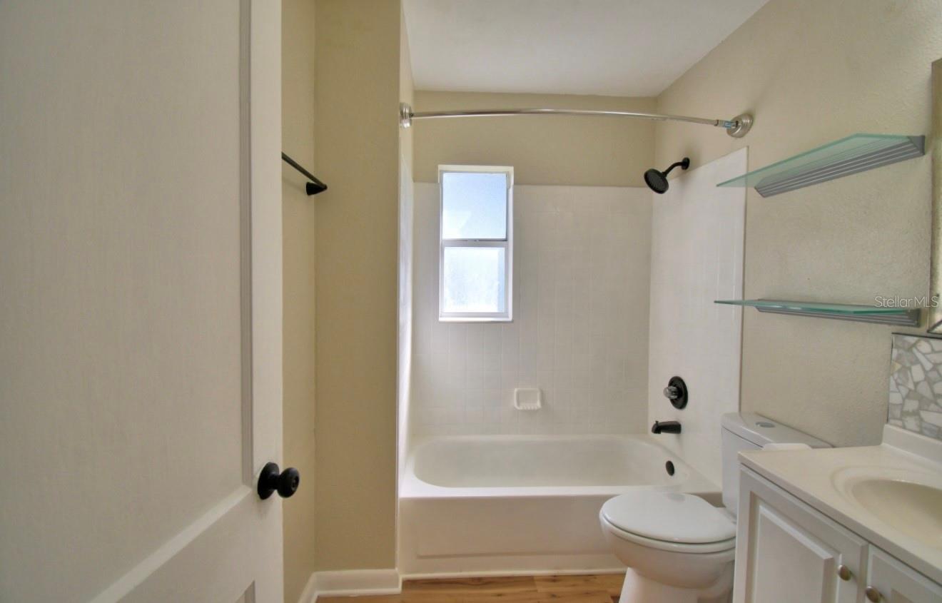 Image 15 of 22 For 930 Lakeview Avenue